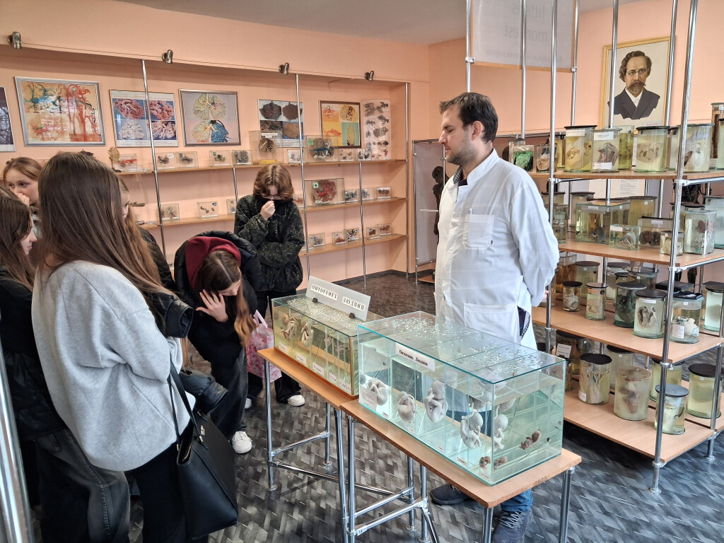 Подорож у світ людського тіла: учні Ліцею №17 відвідали анатомічний музей ПДМУ