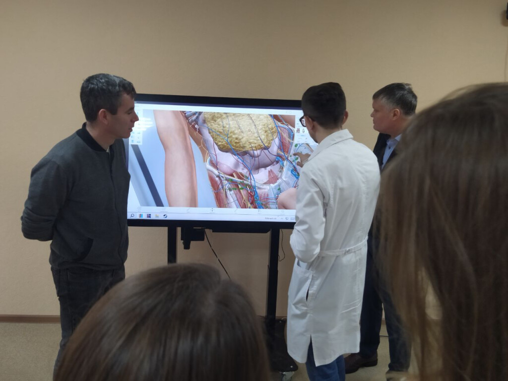 Освітній захід для лікарів-інтернів: анатомія та «Медіон».