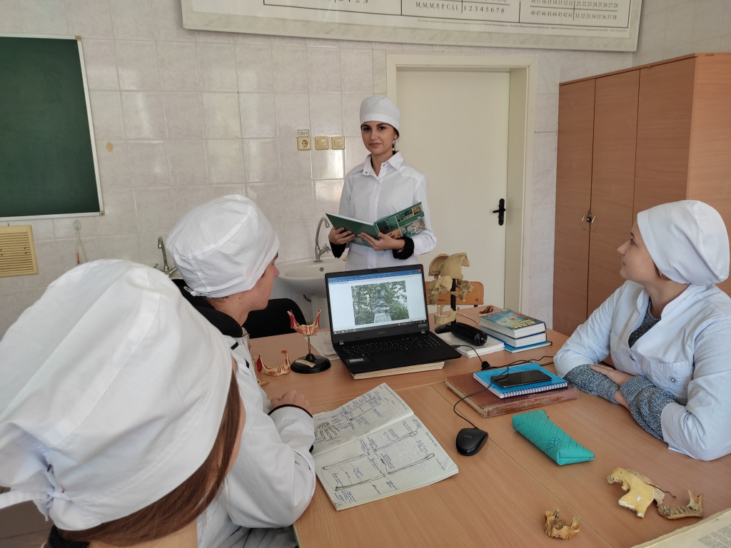 Знайомство студентів першого курсу стоматологічного факультету з літературними постатями мальовничої Полтави