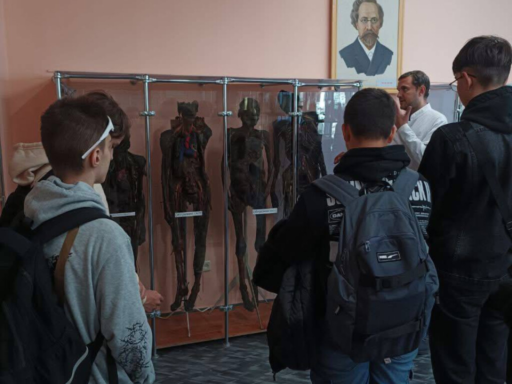 Учні 9 класу  Гімназії №12 Полтавської міської ради відвідали на екскурсії кафедру анатомії людини.