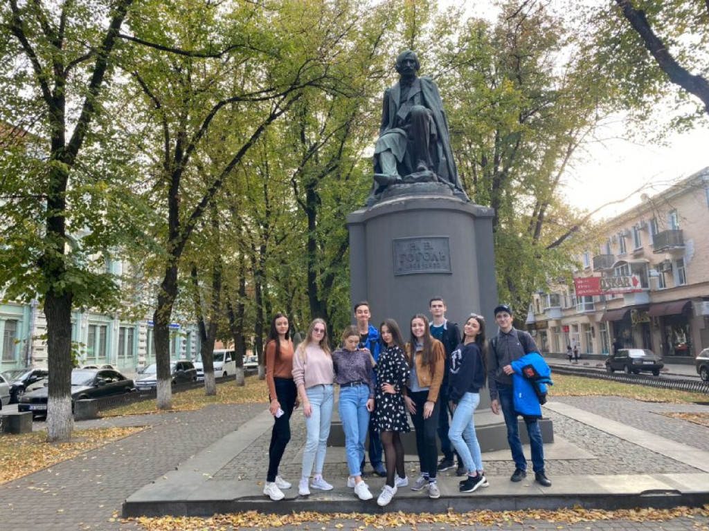 Знайомство студентів першого курсу стоматологічного факультету з мальовничою осінньою Полтавою