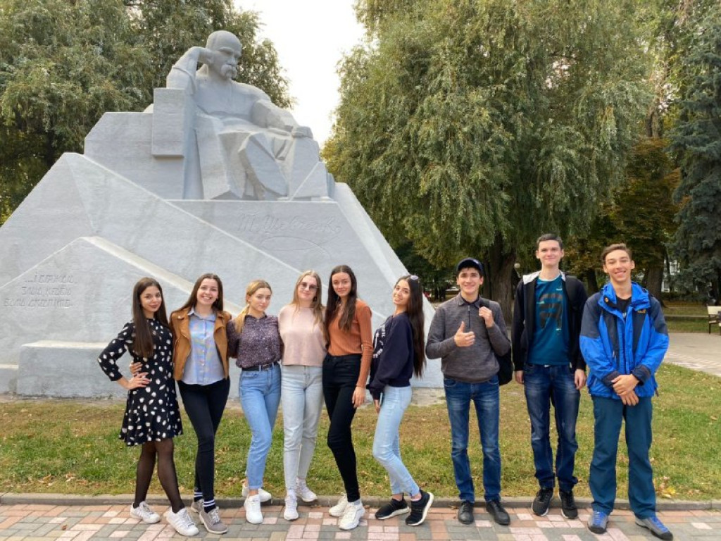 Знайомство студентів першого курсу стоматологічного факультету з мальовничою осінньою Полтавою