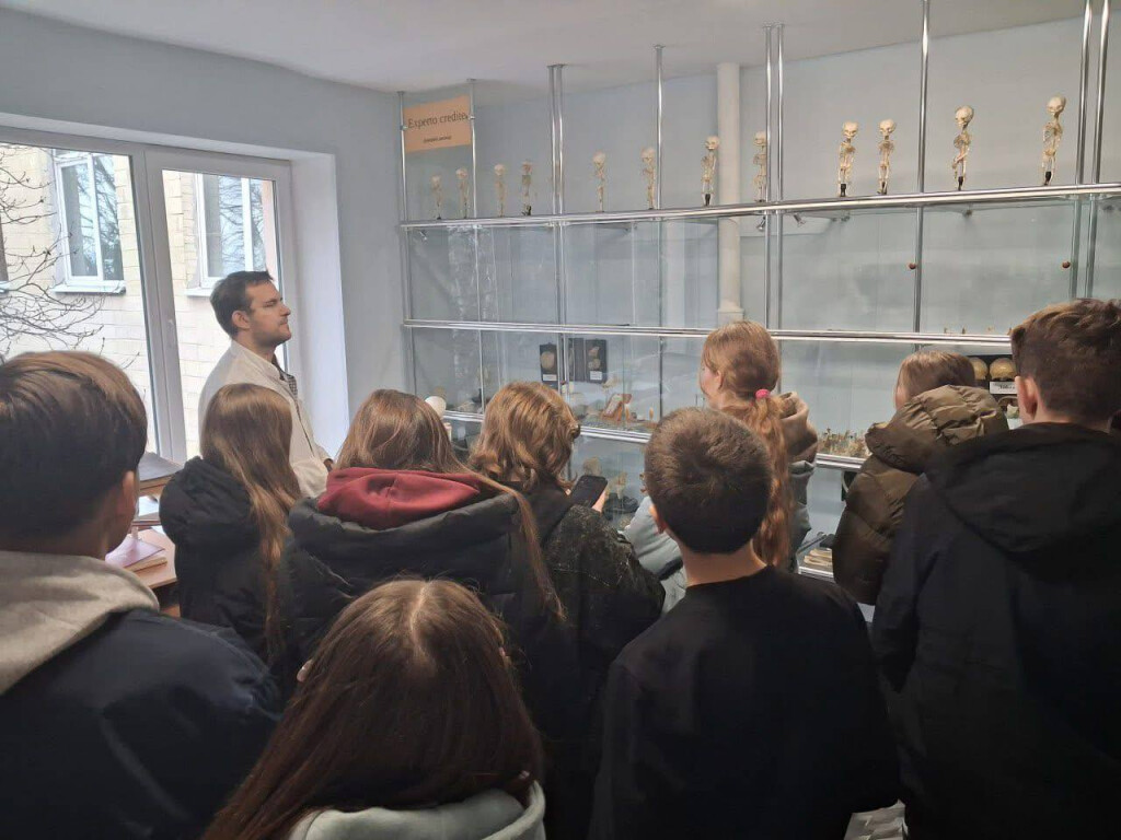 Подорож у світ людського тіла: учні Ліцею №17 відвідали анатомічний музей ПДМУ