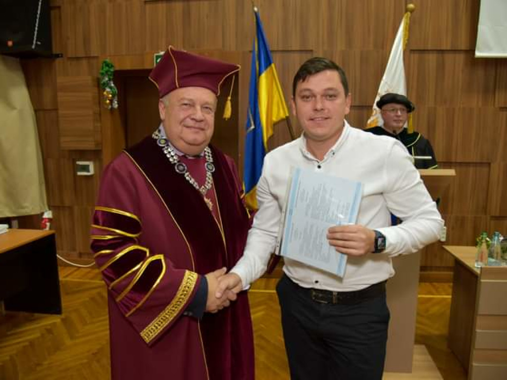Щиро вітаємо Талаша Романа Валентиновича з отриманням диплому доктора філософії!