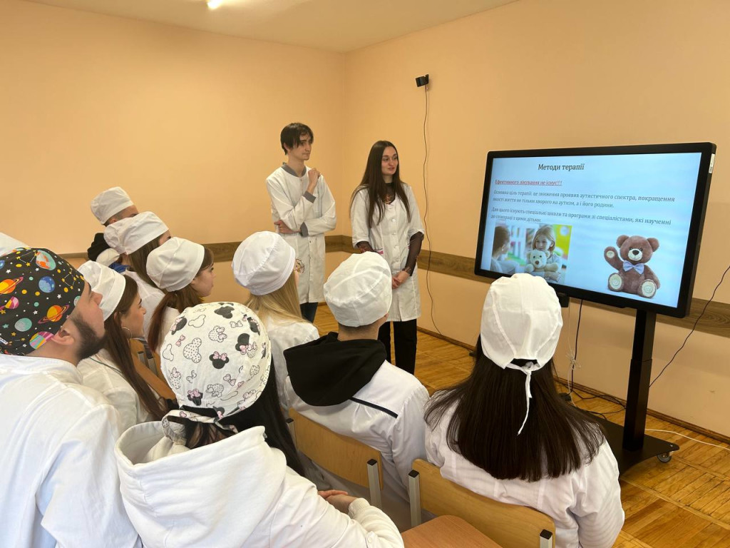 Щорічно 2 квітня відзначається Всесвітній день поширення  інформації про проблему аутизму.