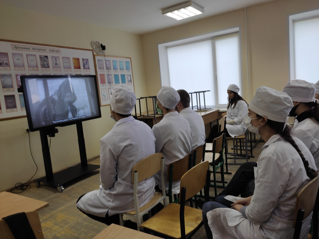 Голодомор , який призвів до небачених безневинних жертв.