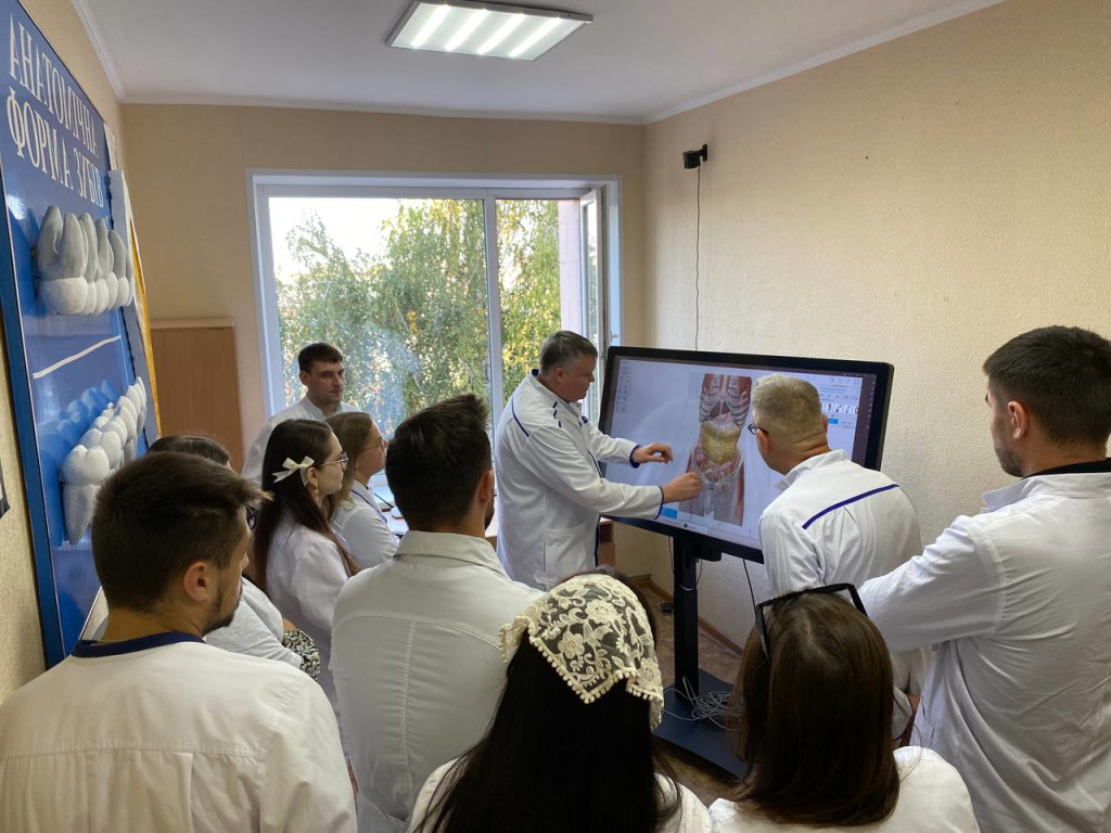 Бінарний підхід: від Анатомії до Хірургічної практики