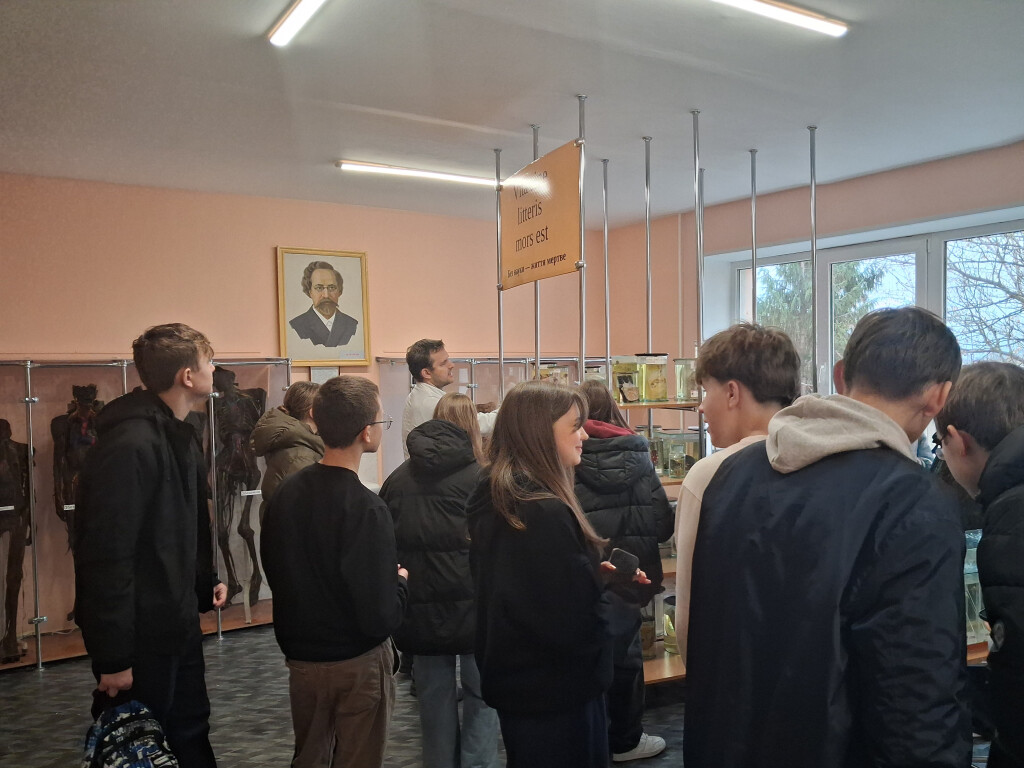 Подорож у світ людського тіла: учні Ліцею №17 відвідали анатомічний музей ПДМУ