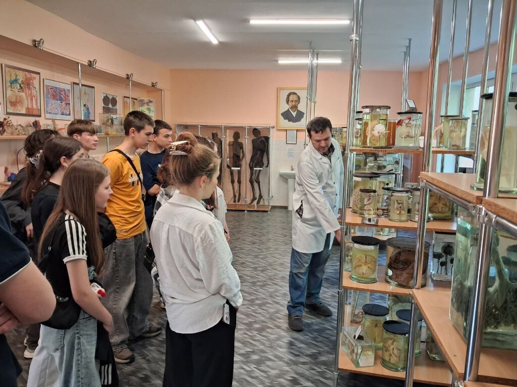 Унікальні експонати та світ медицини: екскурсія учнів Сем’янівського НВК до анатомічного музею ПДМУ