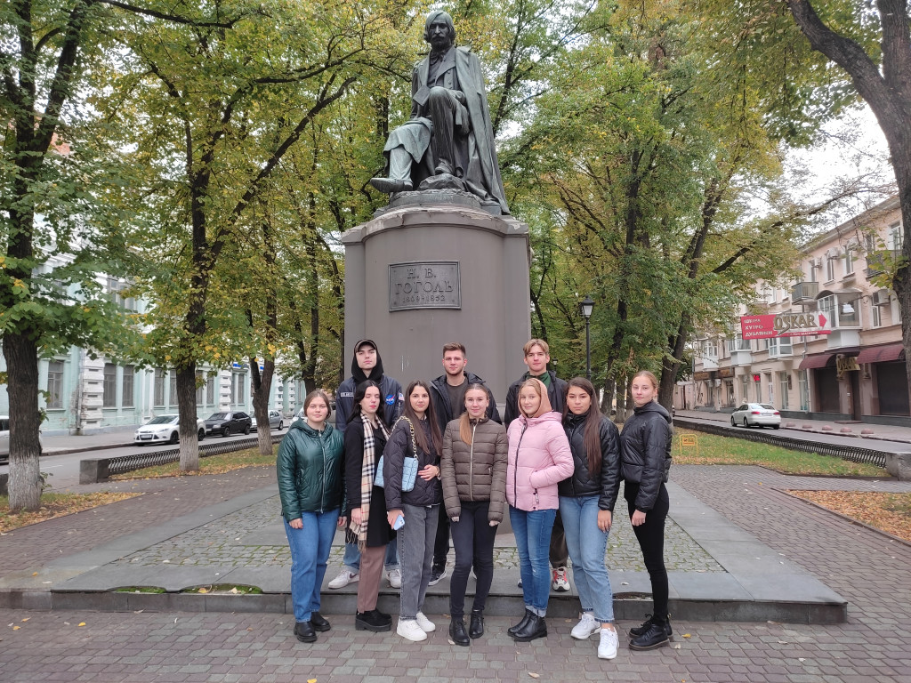 Знайомство студентів першого курсу стоматологічного факультету з літературними постатями мальовничої Полтави