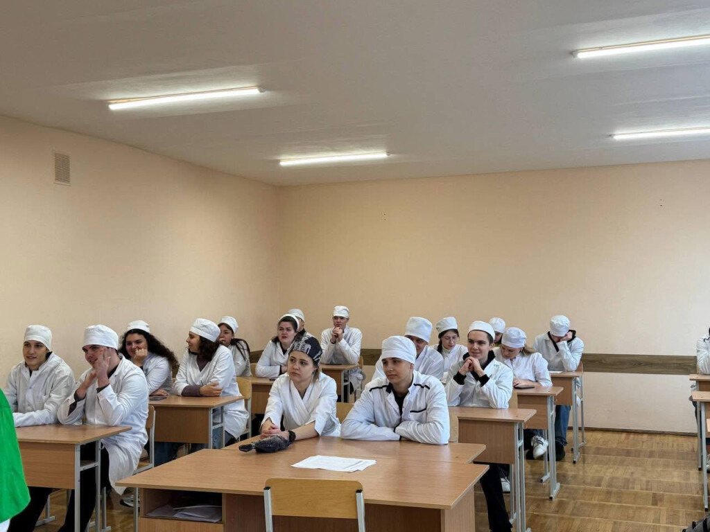 Екосвідомість у дії: на кафедрі анатомії людини ПДМУ відбулася лекція «Сортування сміття: що це? навіщо?»