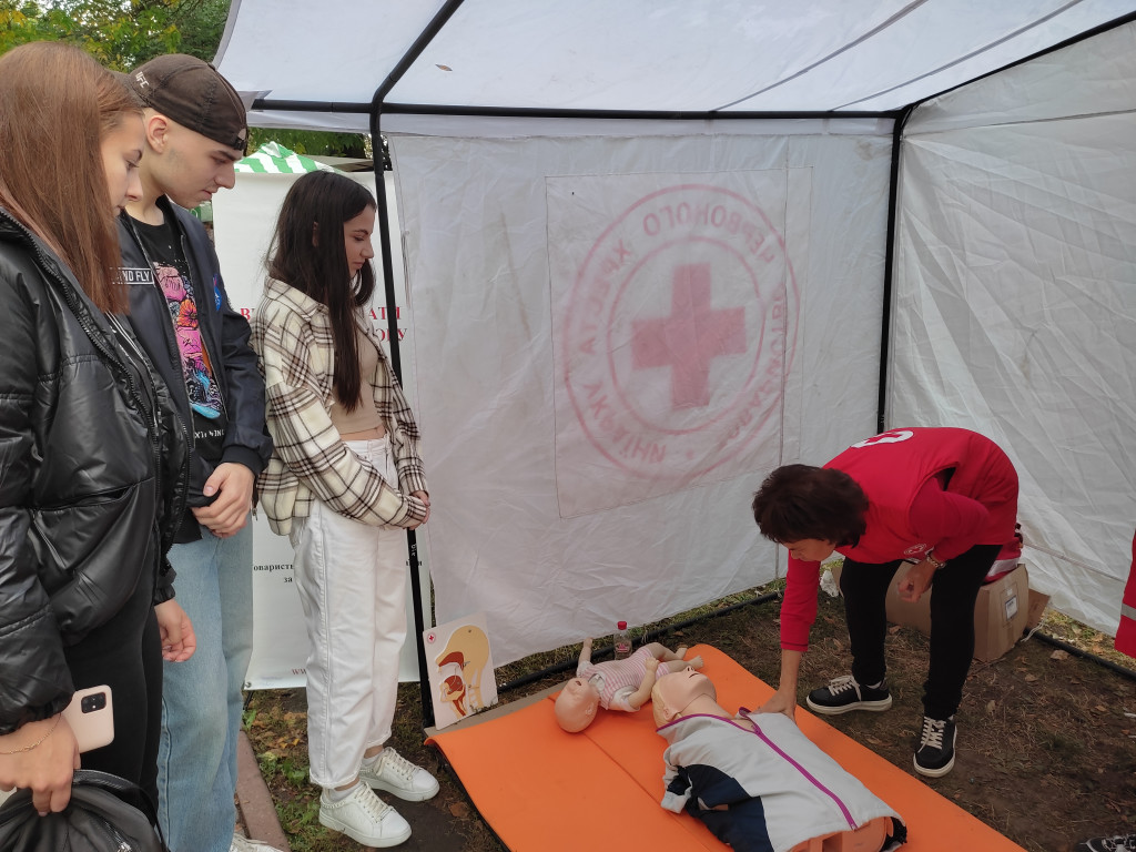 Навчись надавати першу медичну допомогу.