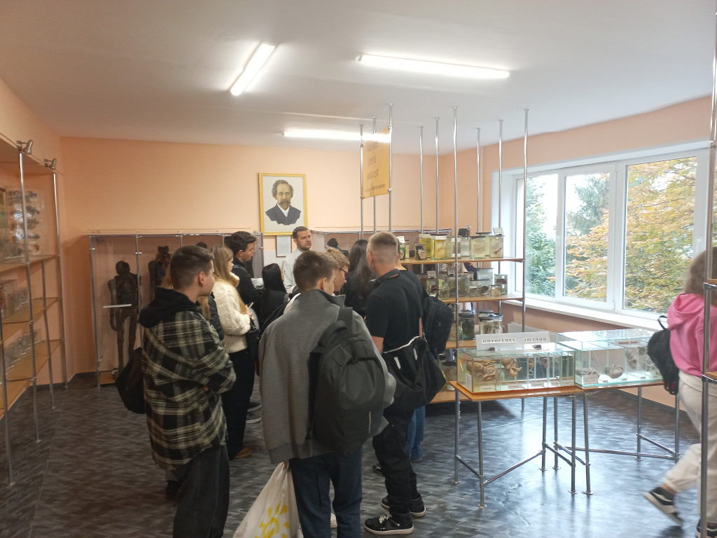 ЕКСКУРСІЇ ТА ВИХОВНА РОБОТА