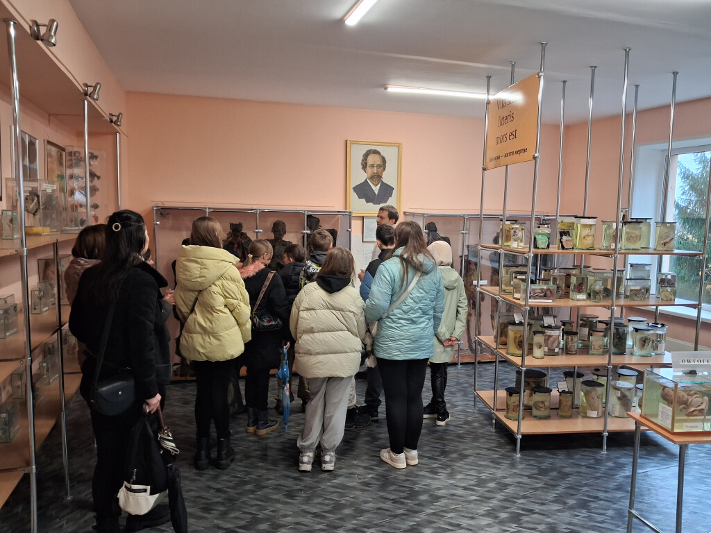 Профілактика шкідливих звичок серед середніх класів у загальноосвітніх закладах.