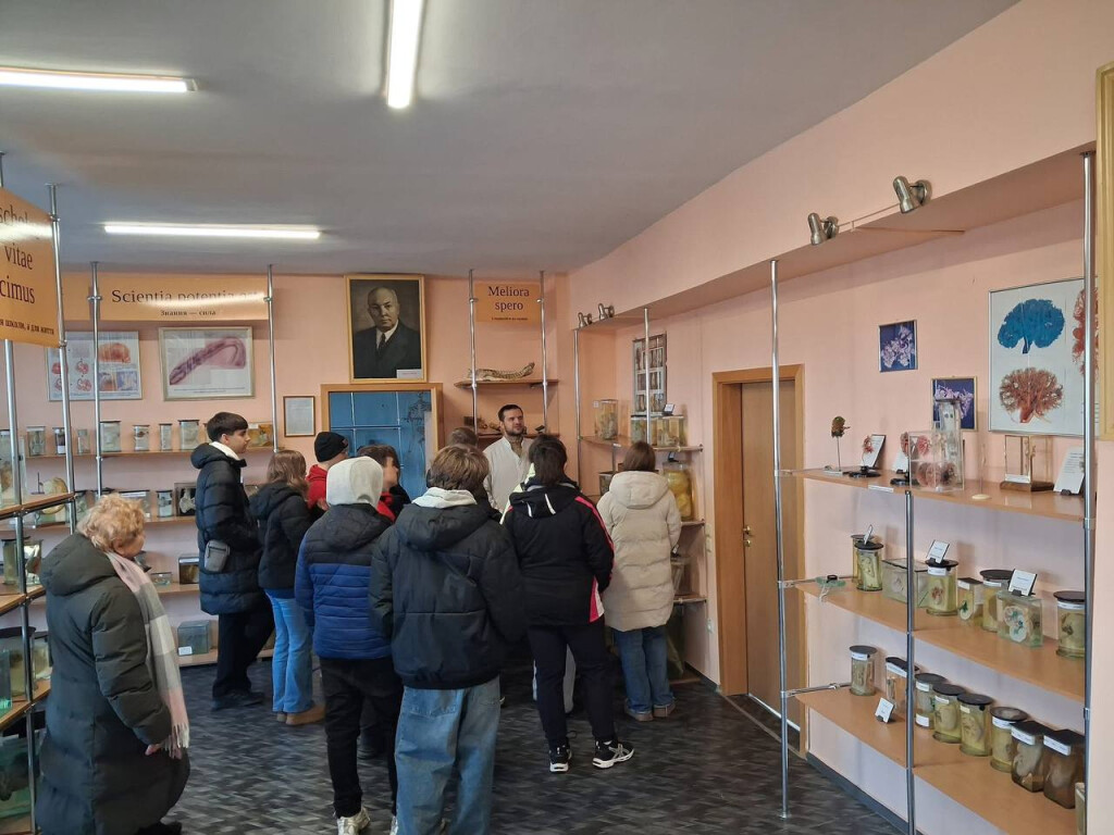Майбутні медики в гостях у ПДМУ: екскурсія десятикласників до кафедри анатомії людини