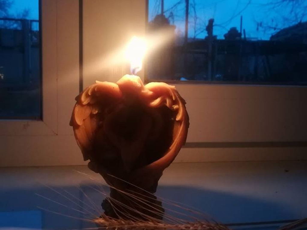 Традиційно в Україні проводять акцію «Запали свічку пам’яті».