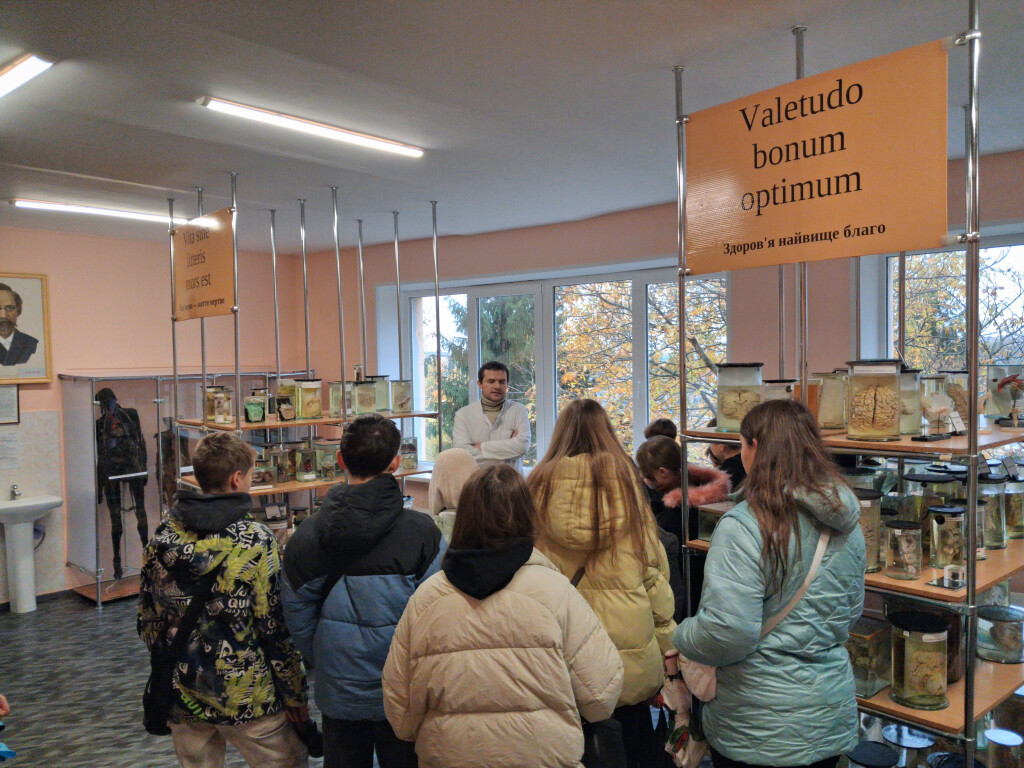 Профілактика шкідливих звичок серед середніх класів у загальноосвітніх закладах.