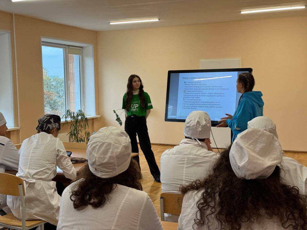 Екосвідомість у дії: на кафедрі анатомії людини ПДМУ відбулася лекція «Сортування сміття: що це? навіщо?»