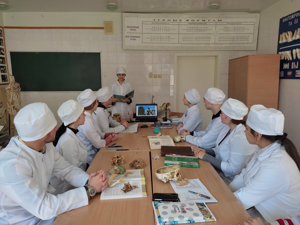 Знайомство студентів першого курсу стоматологічного факультету з літературними постатями мальовничої Полтави