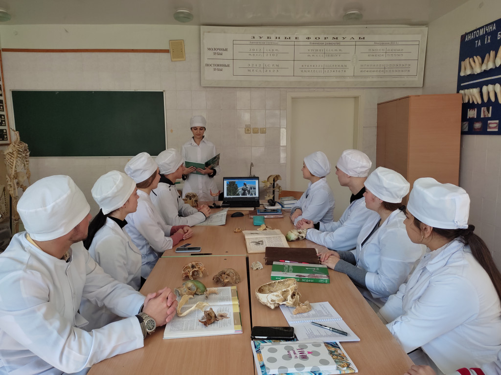 Знайомство студентів першого курсу стоматологічного факультету з літературними постатями мальовничої Полтави